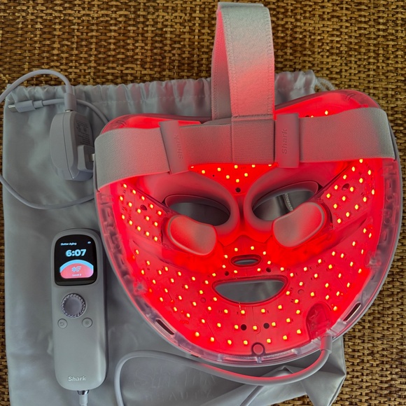 Shark Ninja LED Cryo Mask - Picture 5 of 6